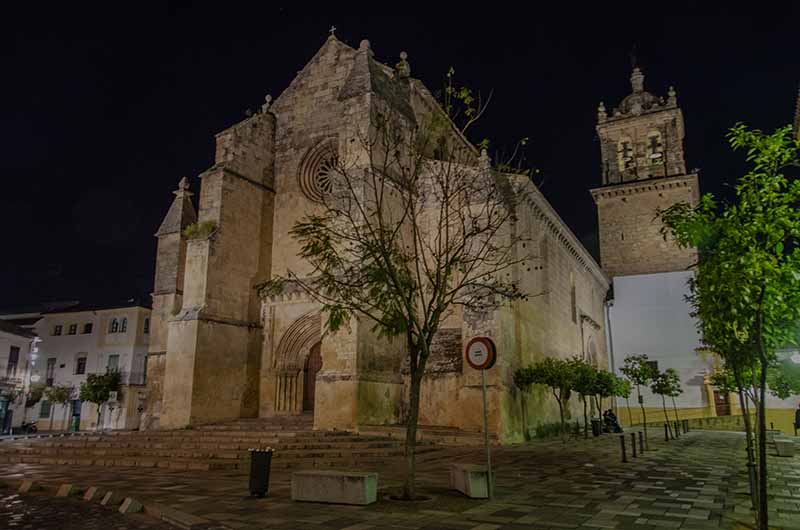 Córdoba 216 - iglesia de Santa Marina - imagen nocturna.jpg
